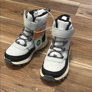 Cat & Jack Kids' Light Gray and Black Boots Waterproof and very Warmer